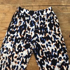 EUC WAYF W’s L pants, with pockets! Fits 4-6